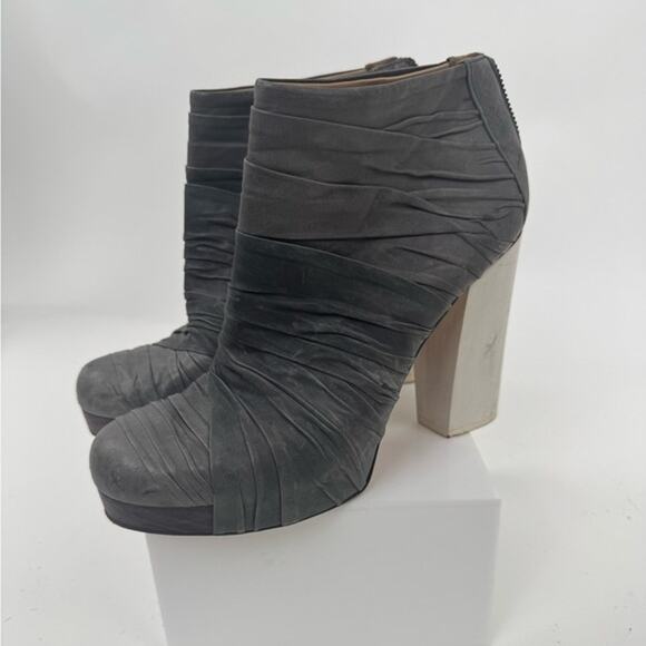 VPL by LD Tuttle Size 40.5 gathered leather gray heels with white heels - Picture 1 of 9
